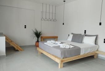 Zorbas has Balcony rooms