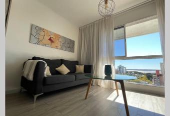 Confortable estudio con vista al Rio Parana. allows 18 year olds to book a room