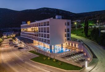 Marea Hotel & Spa has Balcony rooms