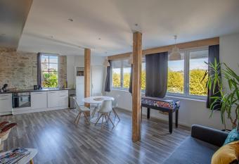 Neuf, 50m2, 4m50 de loggia allows 18 year olds to book a room