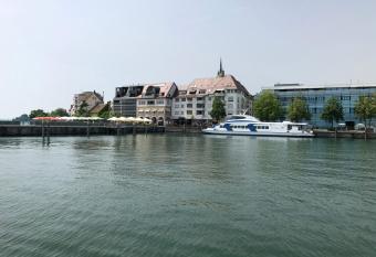   zkurt-2 allows 18 year olds to book a room