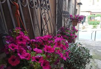 Casa Tiziana has Balcony rooms