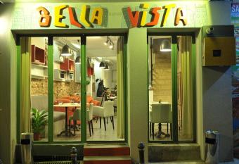 Bella Vista Hostel has Balcony rooms