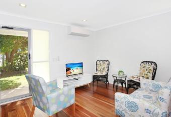 Arlington 1 Two Bedroom Unit close to the beach allows 18 year olds to book a room