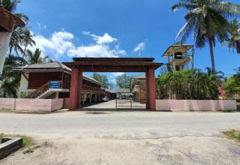 OYO 90278 Redzwan s Beach Resort allows 18 year olds to book a room