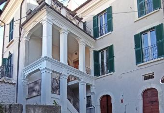 B&B Il Cardinale has Balcony rooms