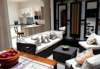 Casa con acceso a piscina y gym, bien ubicada! has Balcony rooms