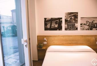 Fico - Finestra Contemporanea allows 18 year olds to book a room