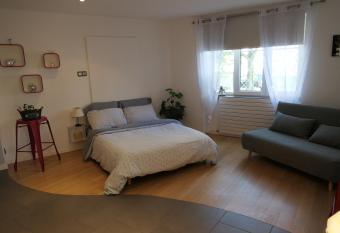 Au Petit Paradis allows 18 year olds to book a room