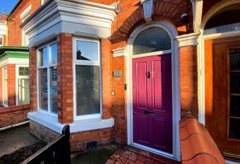 77 Underwood Lane allows 18 year olds to book a room