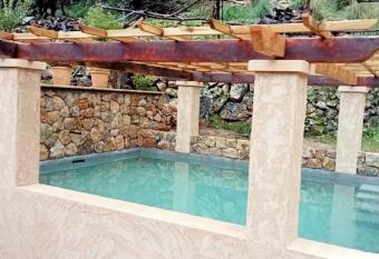 Can Pe  es has Balcony rooms