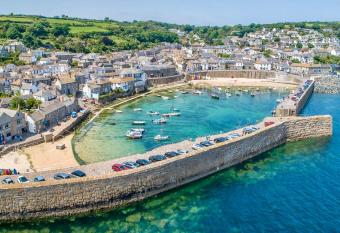 Lilsen Cottage by The Sea allows 18 year olds to book a room