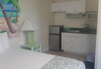 Magic Beach Motel - Vilano Beach, Saint Augustine has Balcony rooms