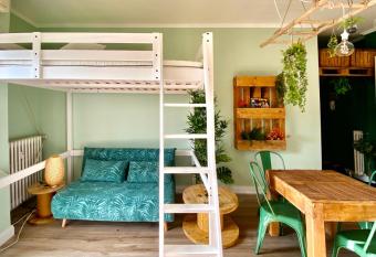 Arese Master Guest studio allows 18 year olds to book a room