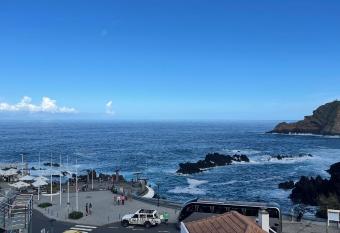 Sea and Sun 4 You - Porto Moniz allows 18 year olds to book a room