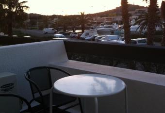 Appartement village naturiste, port nature , cap d agde, chic allows 18 year olds to book a room