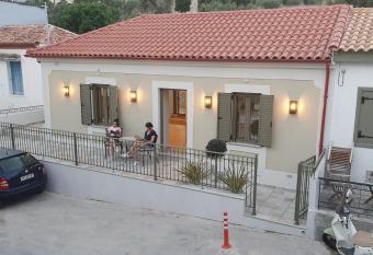 Villa Fouli has rooms with a private hot tub