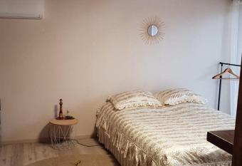 G  te Des Quinconces allows 18 year olds to book a room