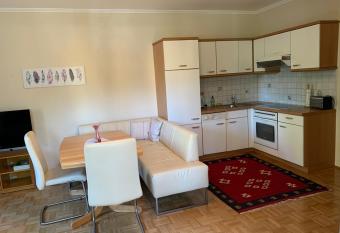 Nettes 2 Zimmer Apartment Autobahnn  he has Balcony rooms