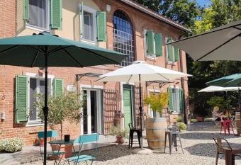 Noi Due - Bed & Breakfast nel Monferrato allows 18 year olds to book a room