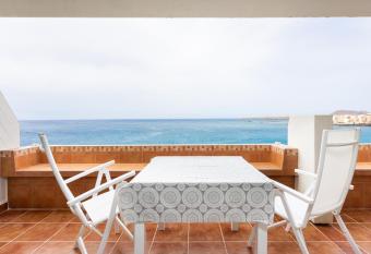 Listen the ROCKS has Balcony rooms