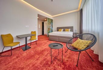 Hotel Hertz allows 18 year olds to book a room