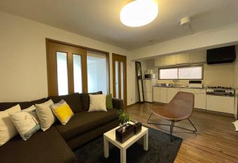 2BR good for 6PPL overlooking Peace Park with WIFI! allows 18 year olds to book a room