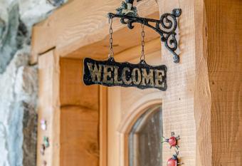 Charming Tabi   allows 18 year olds to book a room