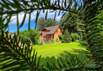 De La Villa Brezovice has rooms with a private hot tub