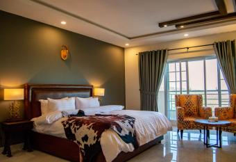 The Roomy Lodge, Murree has Balcony rooms