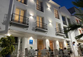 The Old Town Boutique Hotel - Adults Only allows 18 year olds to book a room