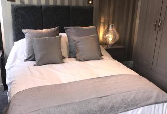 Lil s On The Waterfront allows 18 year olds to book a room