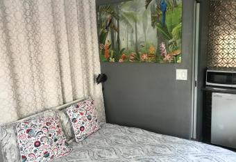 Love-nest With Private Hot Tub has rooms with a private hot tub