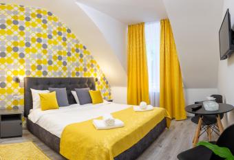 Hotel Amel Rooms allows 18 year olds to book a room