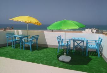 Casa Roja allows 18 year olds to book a room