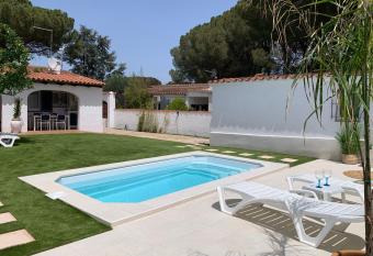 Perfect to relax in L escala has Balcony rooms