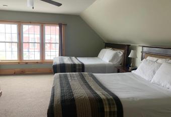 The Village Inn has rooms with a private hot tub