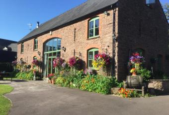 The Bees Knees @ Redhill Grange allows 18 year olds to book a room