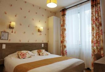 H  tel Restaurant Le Grillon has Balcony rooms