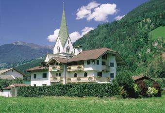 Appartements St. Leonhard has Balcony rooms