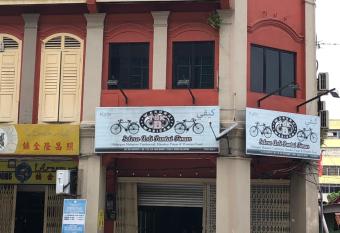 AA GUEST HOUSE allows 18 year olds to book a room