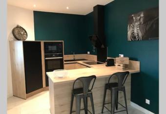 Bourg superbe appart avec vue magnifique allows 18 year olds to book a room