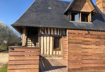 L atypique au pays de Honfleur allows 18 year olds to book a room