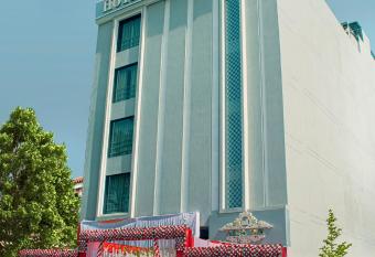 Hotel Hira Inn-10mins From Railway Station & Bus Station allows 18 year olds to book a room