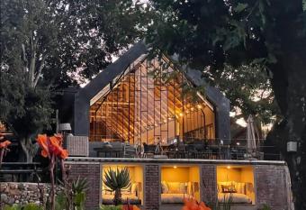 FOUR20 Bespoke Hotel has Balcony rooms