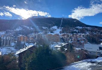 Studio Jolidi new queens bed has Balcony rooms