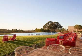 Praia do Canal Nature Retreat allows 18 year olds to book a room