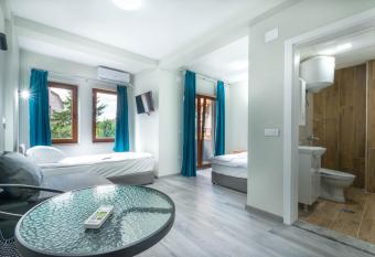 Villa Aria has Balcony rooms