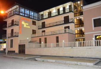 Hotel Grand Palace has Balcony rooms