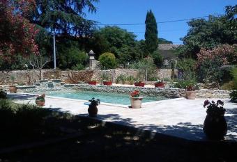 Sous la Tonnelle, maison de vacances has Balcony rooms